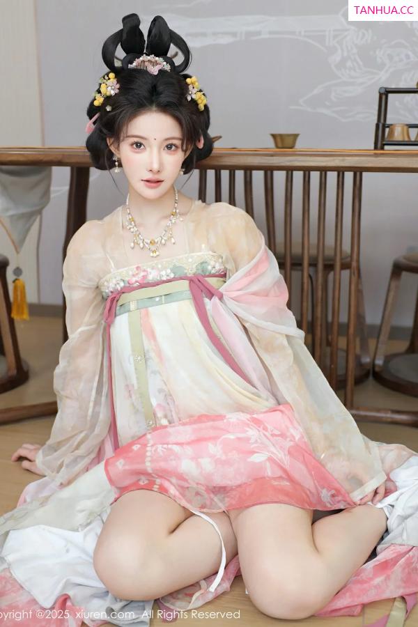   [XiuRen]高清写真图 2025.08.13 No.10645 梨霜儿 古装服饰第39张图片